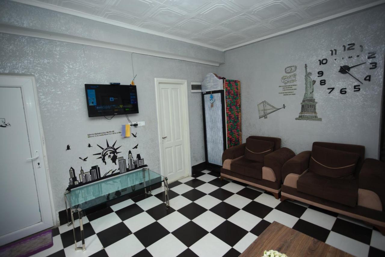 Hostel California Batumi Exterior foto